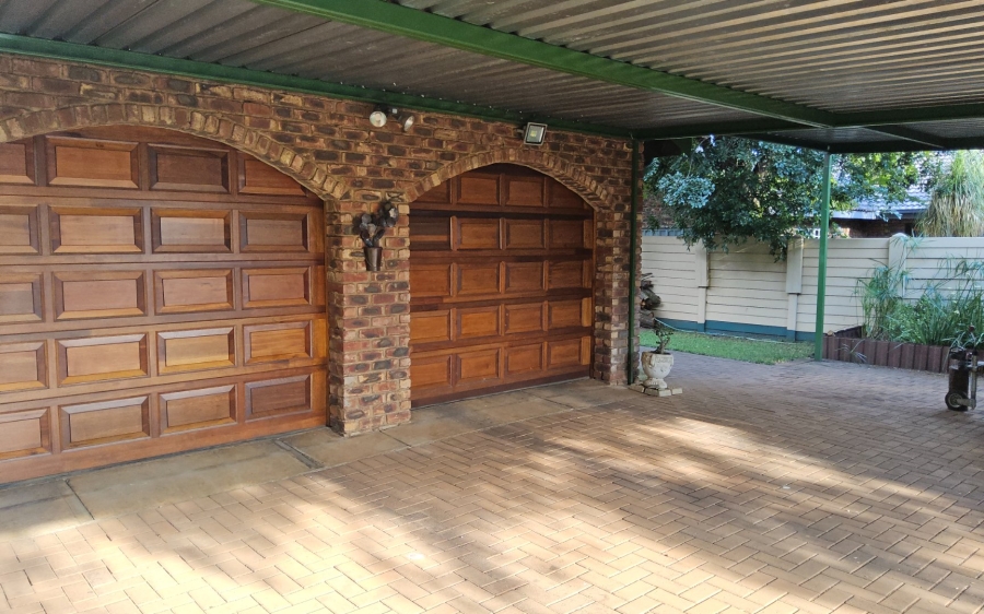 3 Bedroom Property for Sale in Kannoniers Park North West